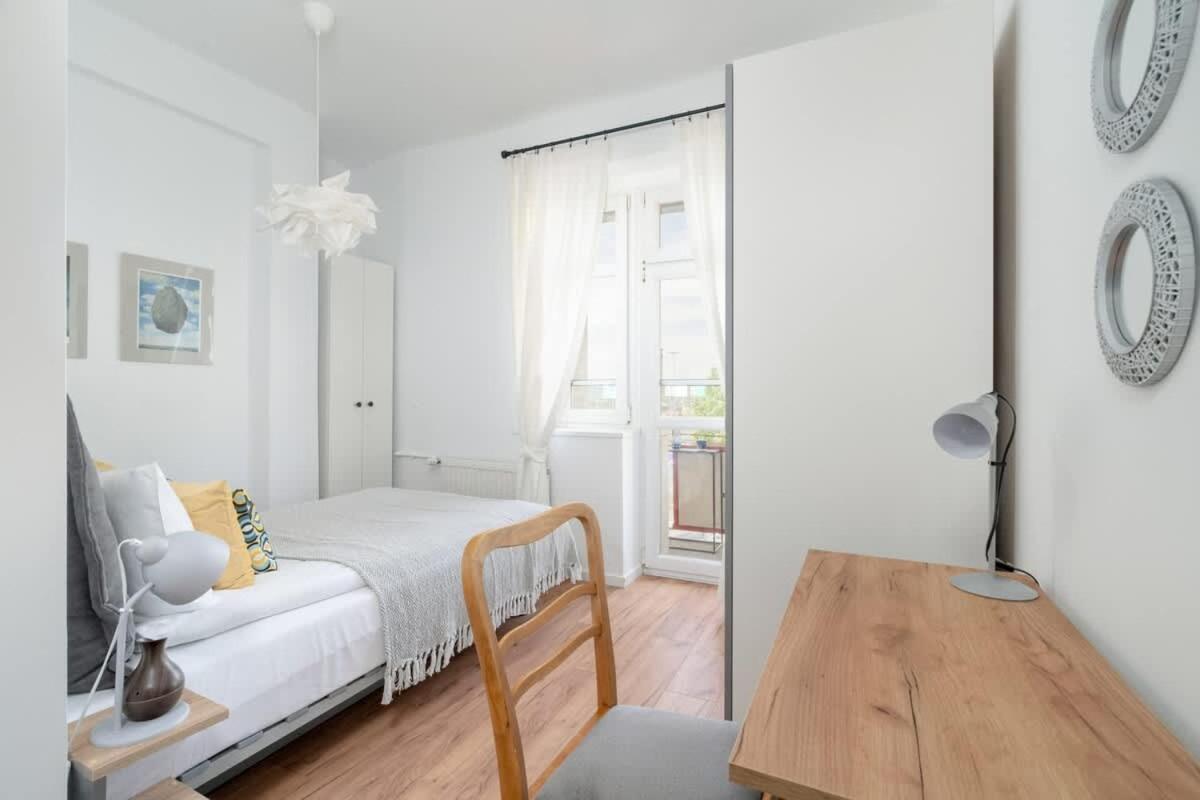 Konarskiego Blisko Jeziora Maltanskiego By Renters *